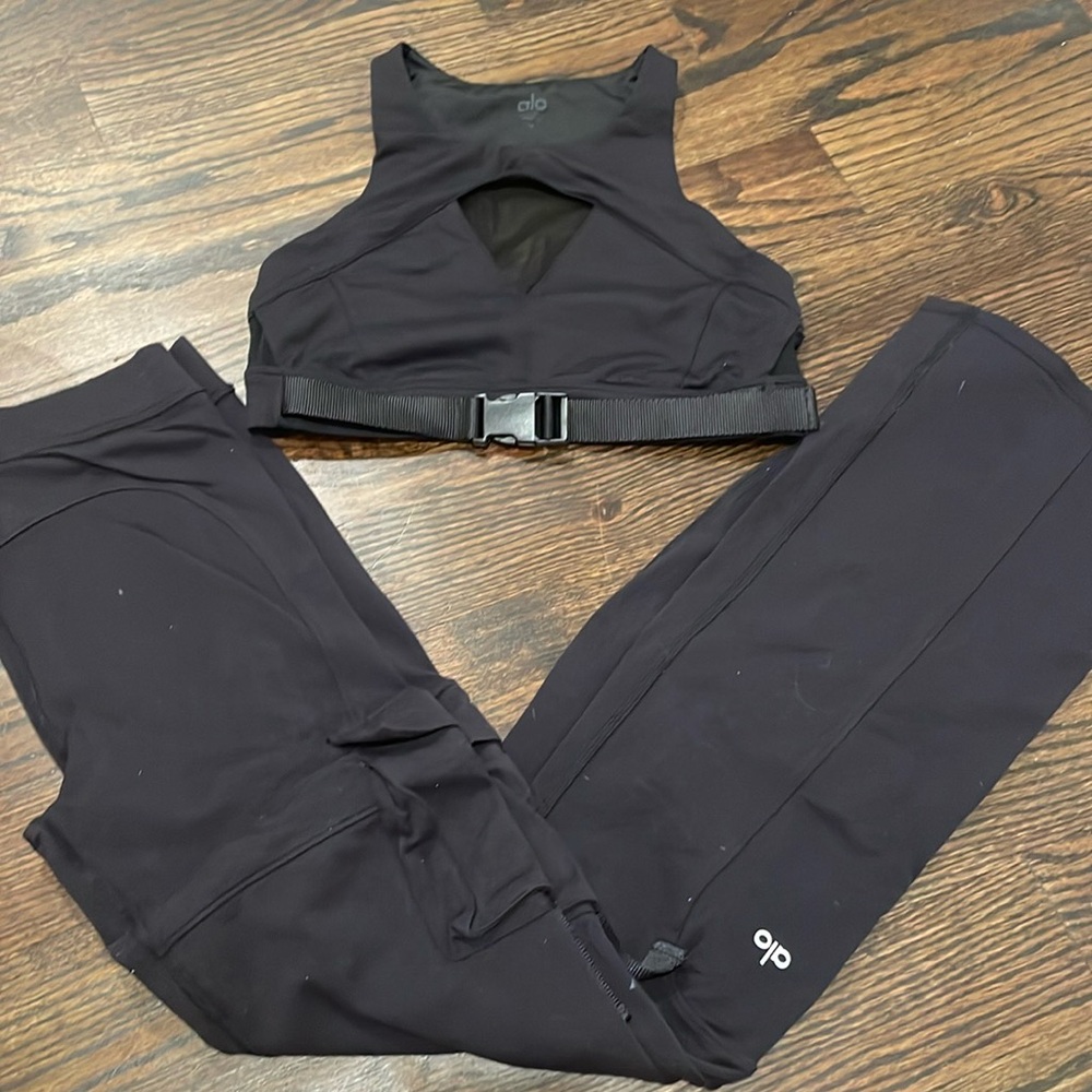 Alo catch the vibe bra and high waist catch the vibe flare legging